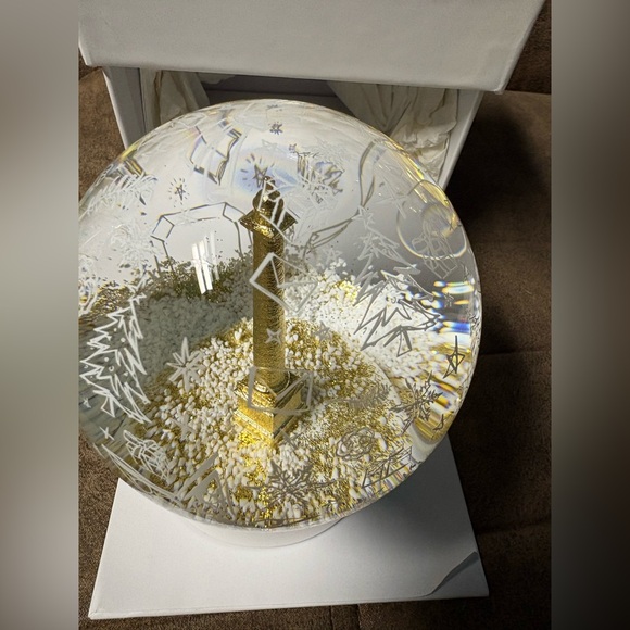 Chanel Jollaire 2025 Holiday Snow Globe - Picture 6 of 7